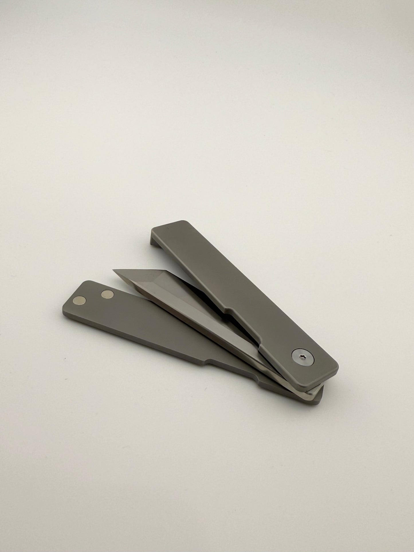 Balikot - Magnetic Titanium Balisong Knife