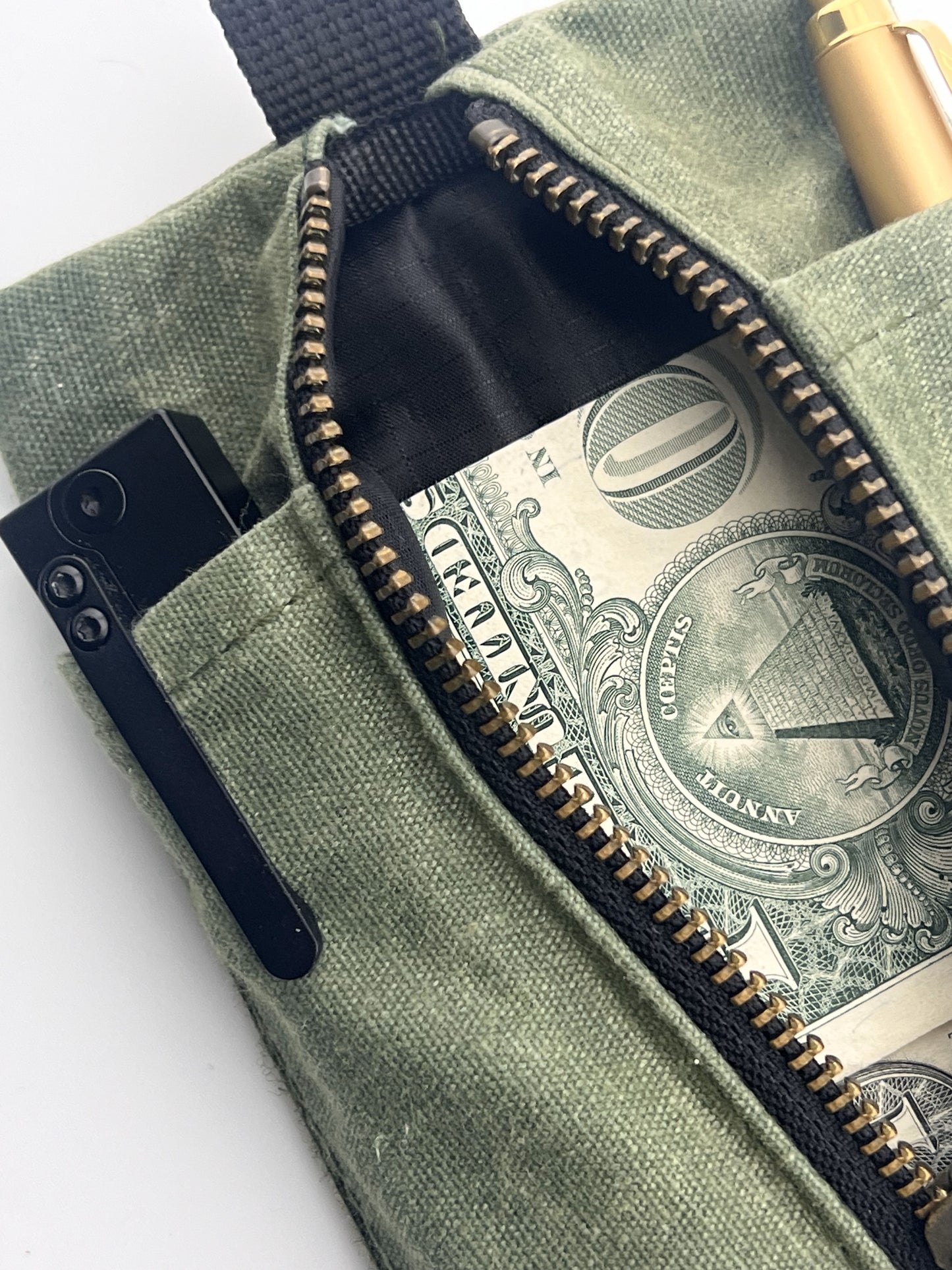 Rigger Pouch: A Modern Tribute to WWII Ingenuity