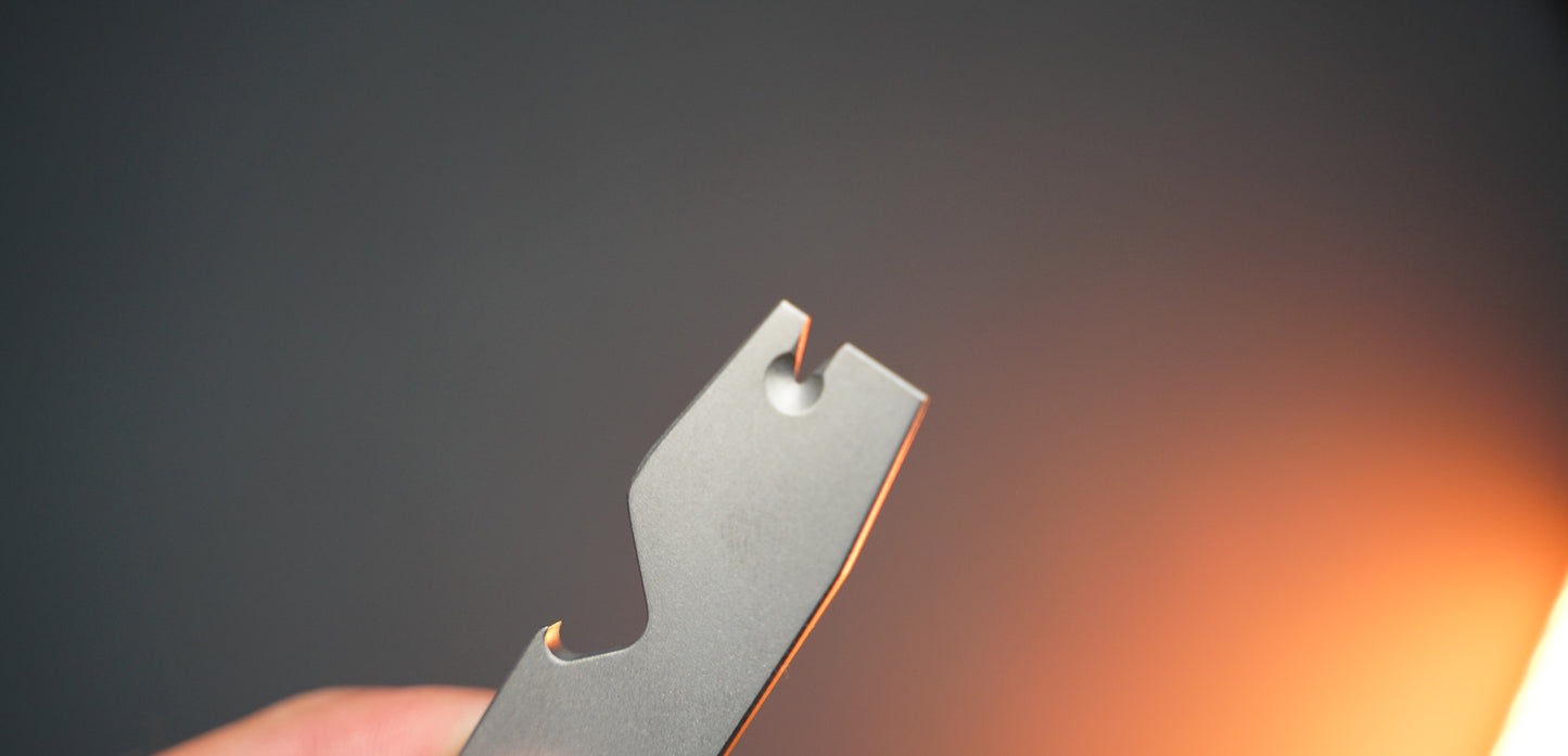 HandyPry Titanium Pry Bar