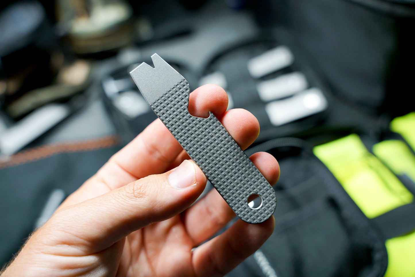 HandyPry Titanium Pry Bar