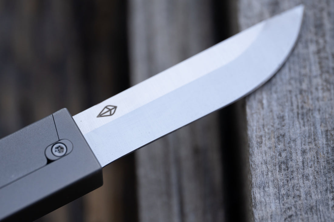 BEST GRAVITY KNIVES: WHY ARE GRAVITY KNIVES ILLEGAL? (FULL GUIDE)