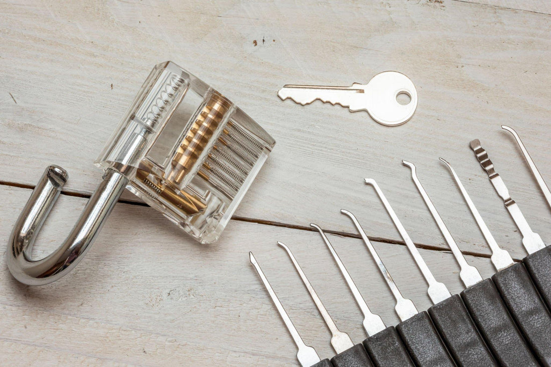 what is in a lock pick set