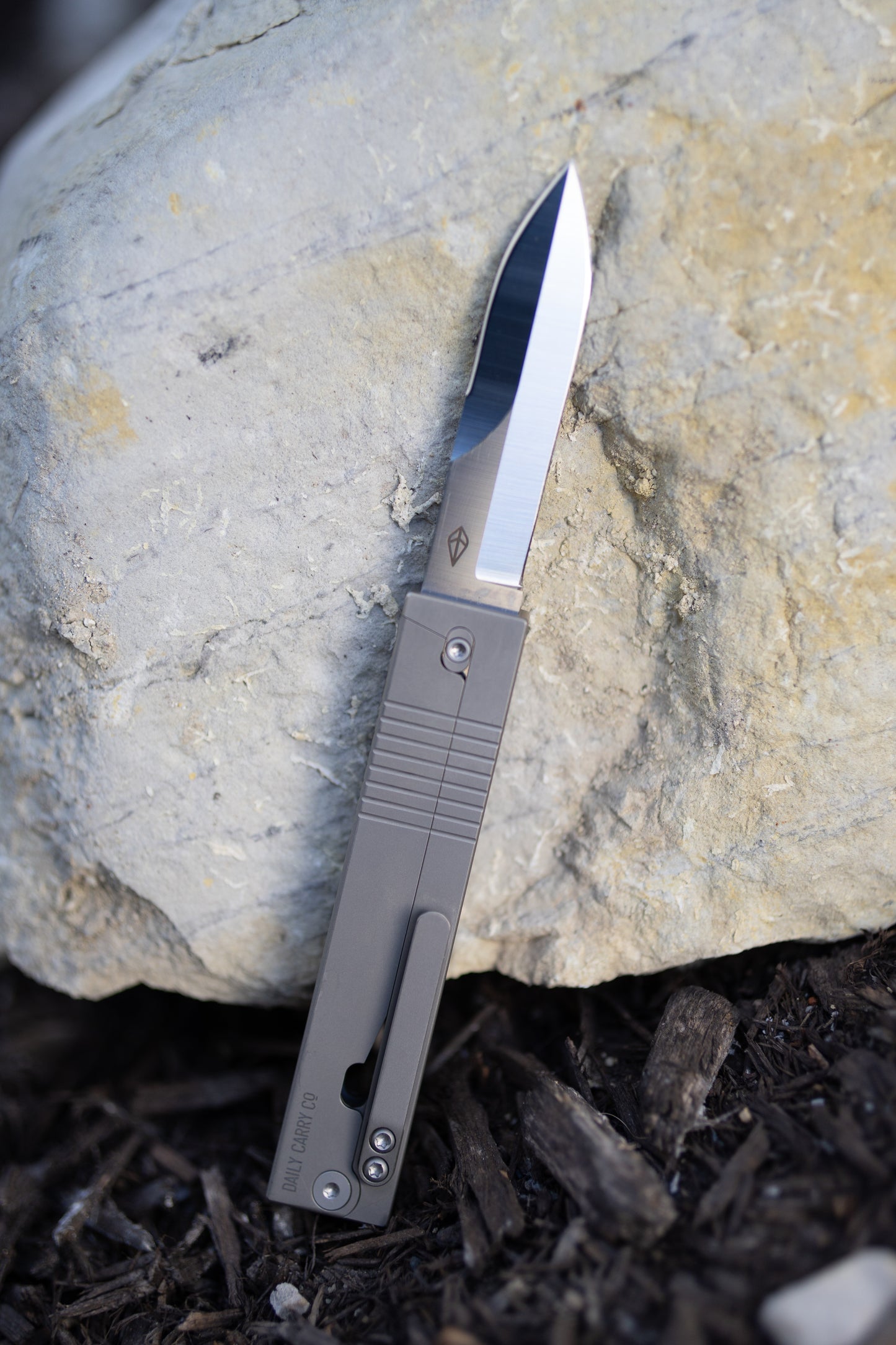 Parachute M3 Trench Edition - Titanium Gravity Knife