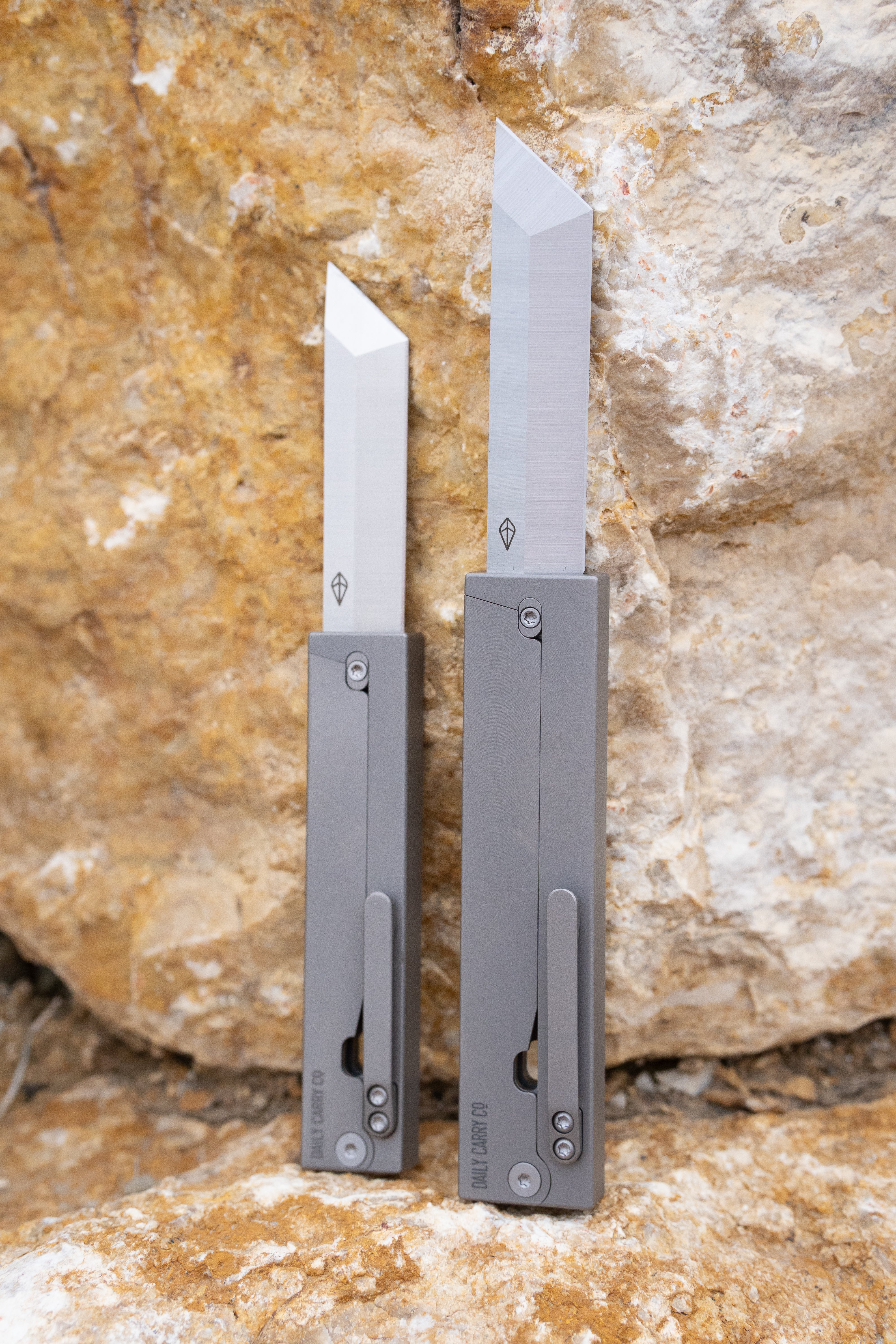Parachute Pro and gravity knife comparison- Open
